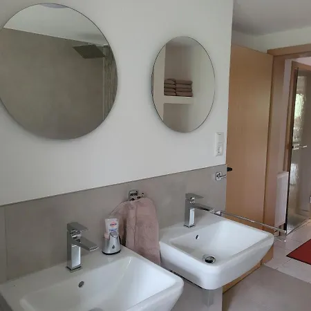 Apartment I24rooms - Gaestezimmer Mit Eigenem Garten *