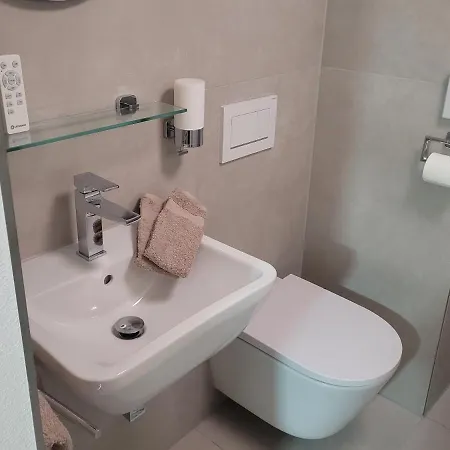 I24rooms - Gaestezimmer Mit Eigenem Garten Apartment