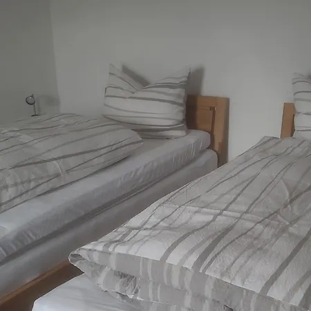 Apartment I24rooms - Gaestezimmer Mit Eigenem Garten *