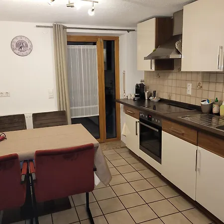 Apartment I24rooms - Gaestezimmer Mit Eigenem Garten